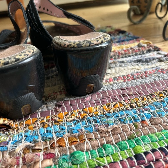 Jambu Black Sandals with Perforated Design and Arch Support - Picture 6 of 15